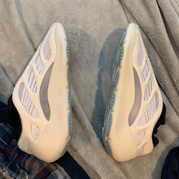 Yeezy Other - Size 10.5 - YEEZY 700V3 AZAEL